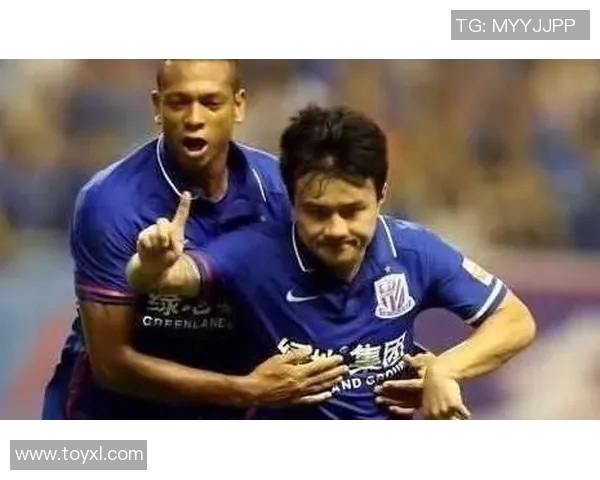 外国足球明星亲临现场为小粉丝带来意外惊喜感动瞬间